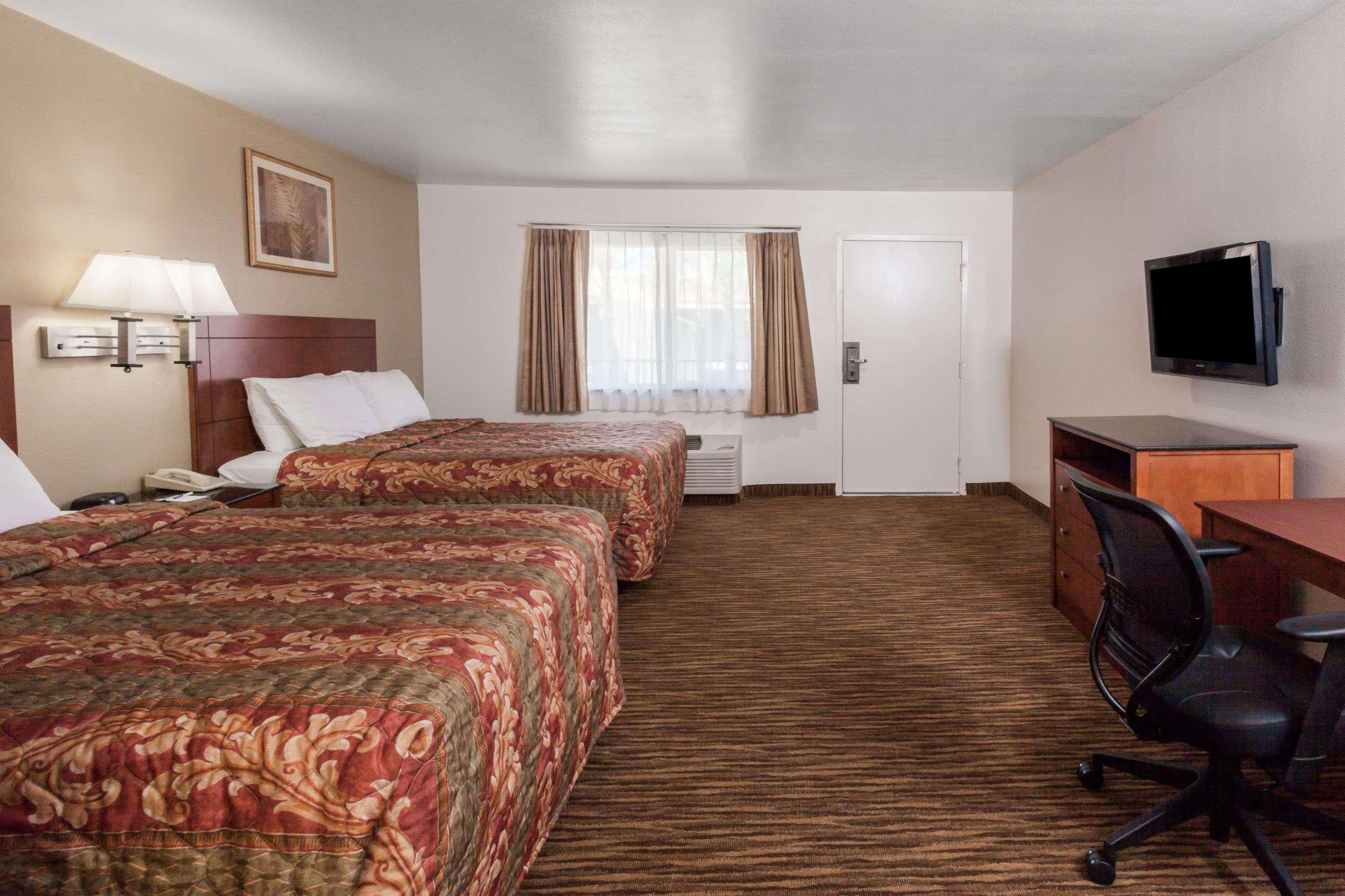 Travelodge By Wyndham Hemet Ca Екстер'єр фото