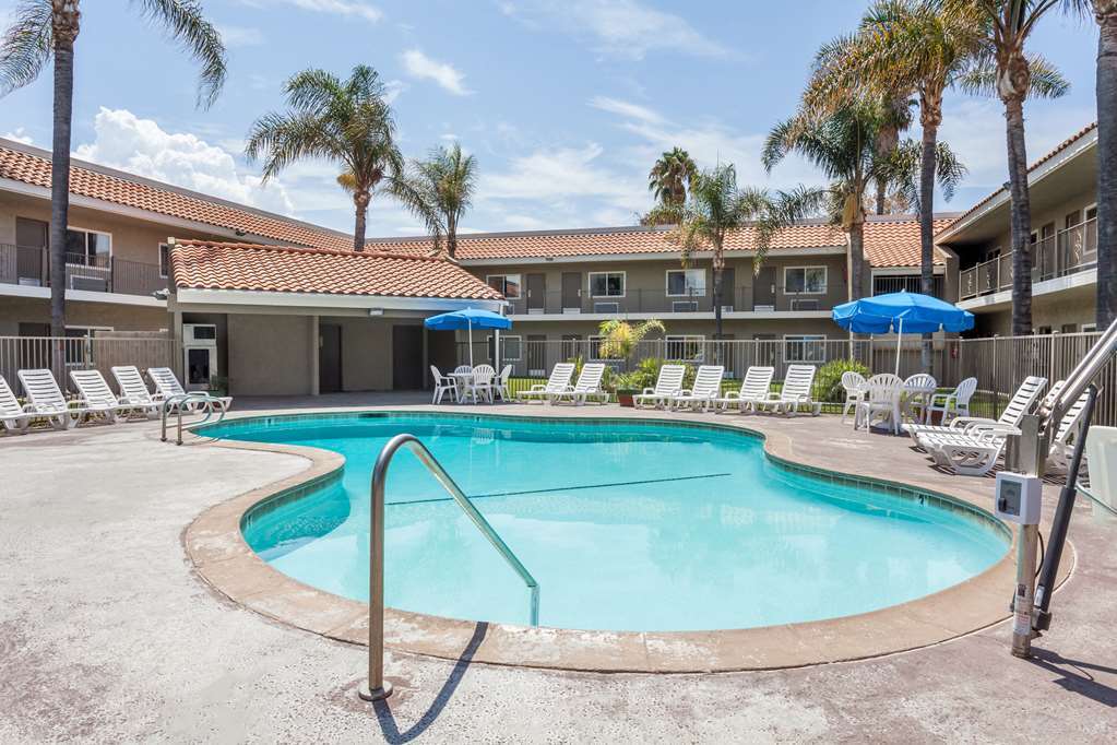 Travelodge By Wyndham Hemet Ca Зручності фото